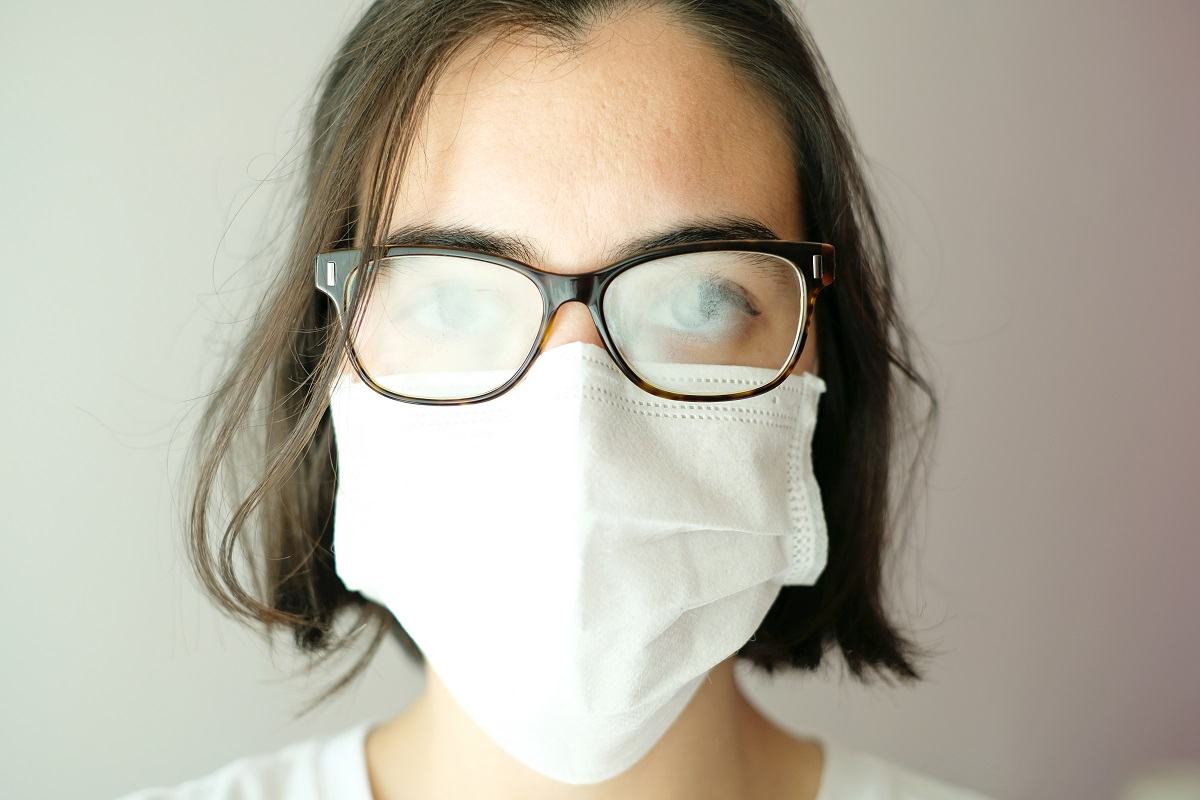caucasian woman wearing face mask