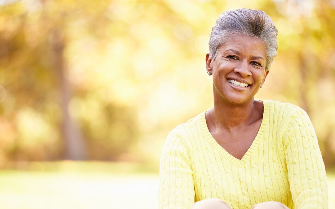 woman-satisfied-eye-care-at-dlv Happy woman satisfied with eye care at DLV