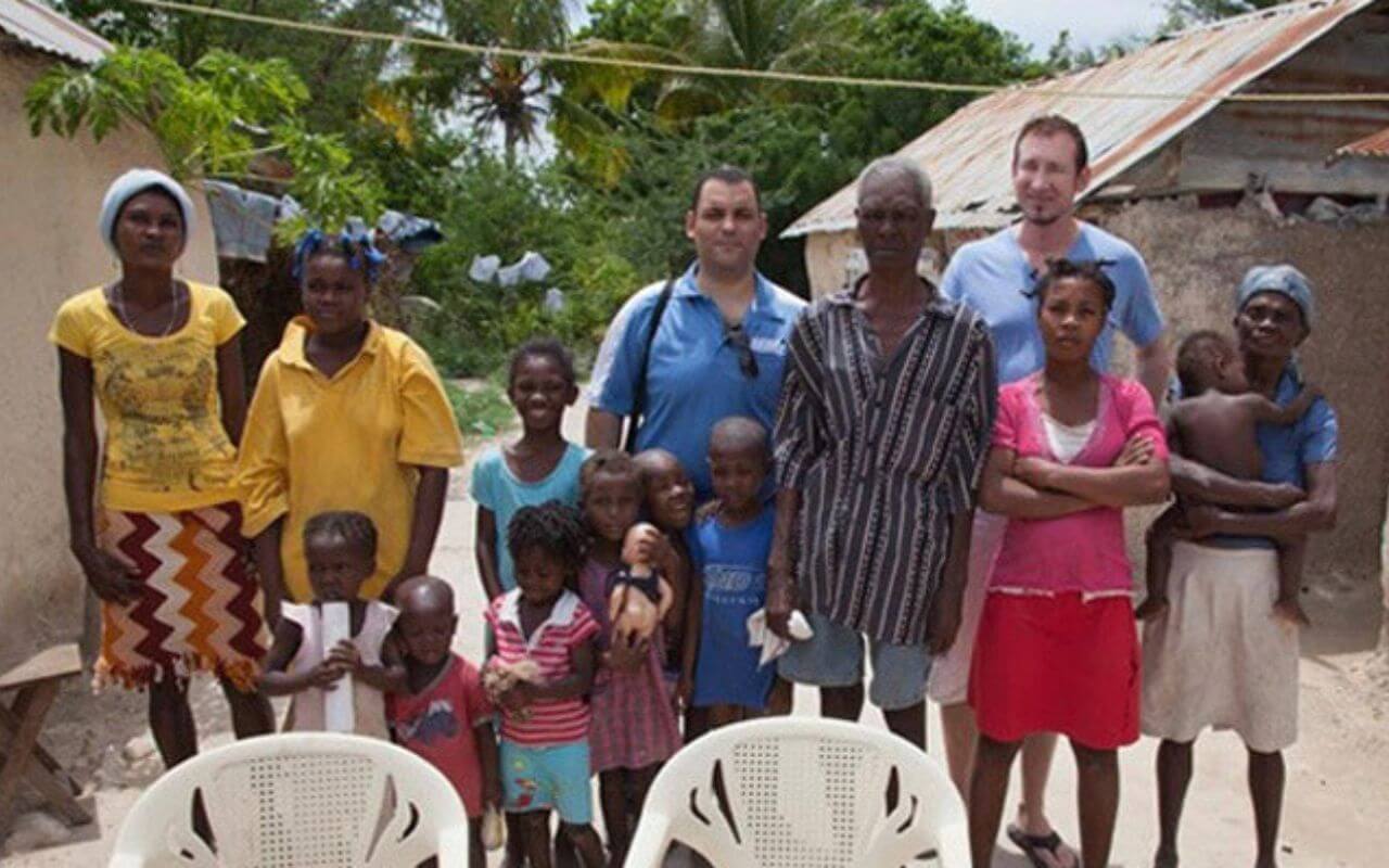Image of DLV team giving back