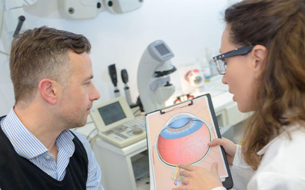 Optometrist consulting patient at DLV