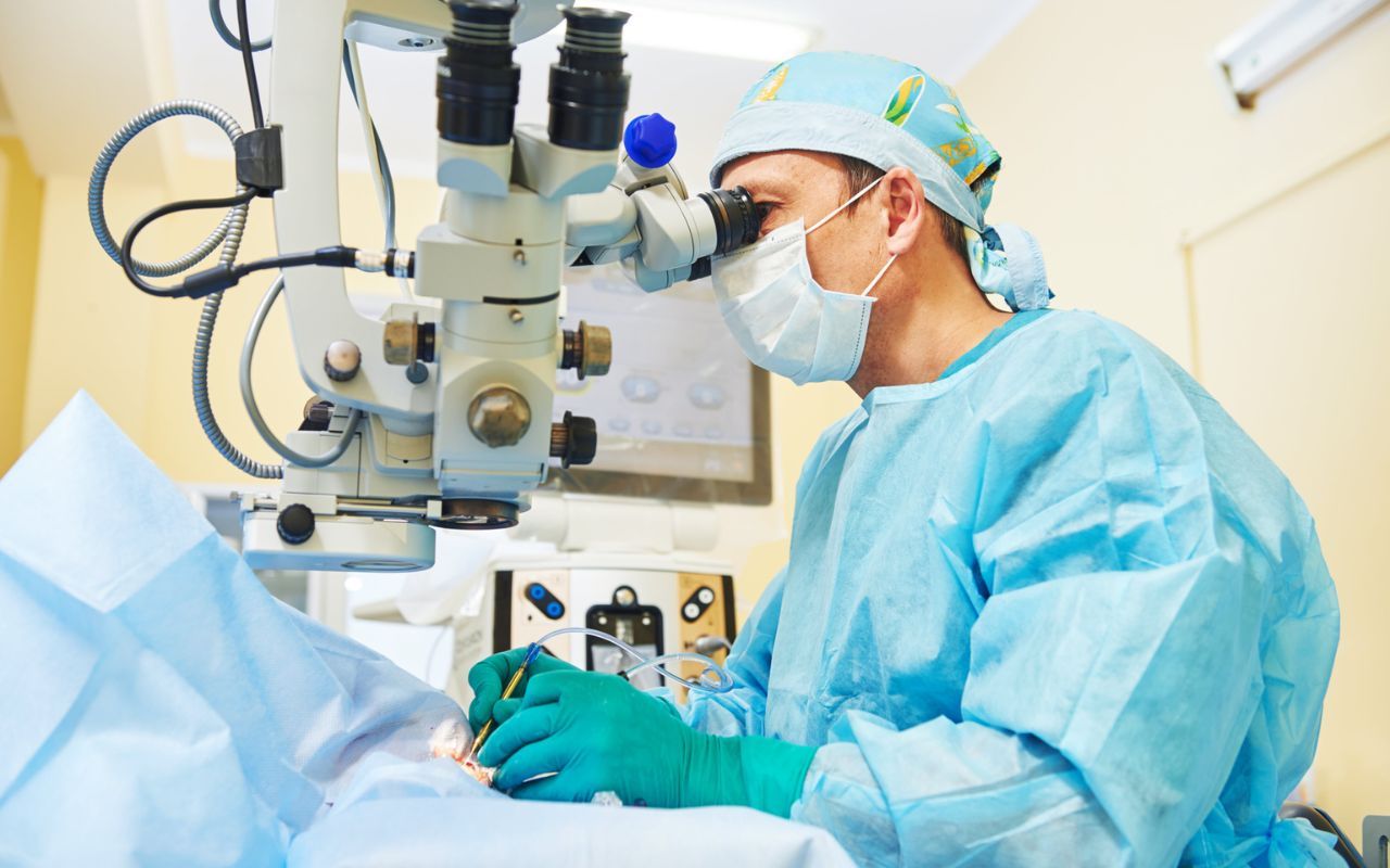 optometrist having eye surgery at dlv