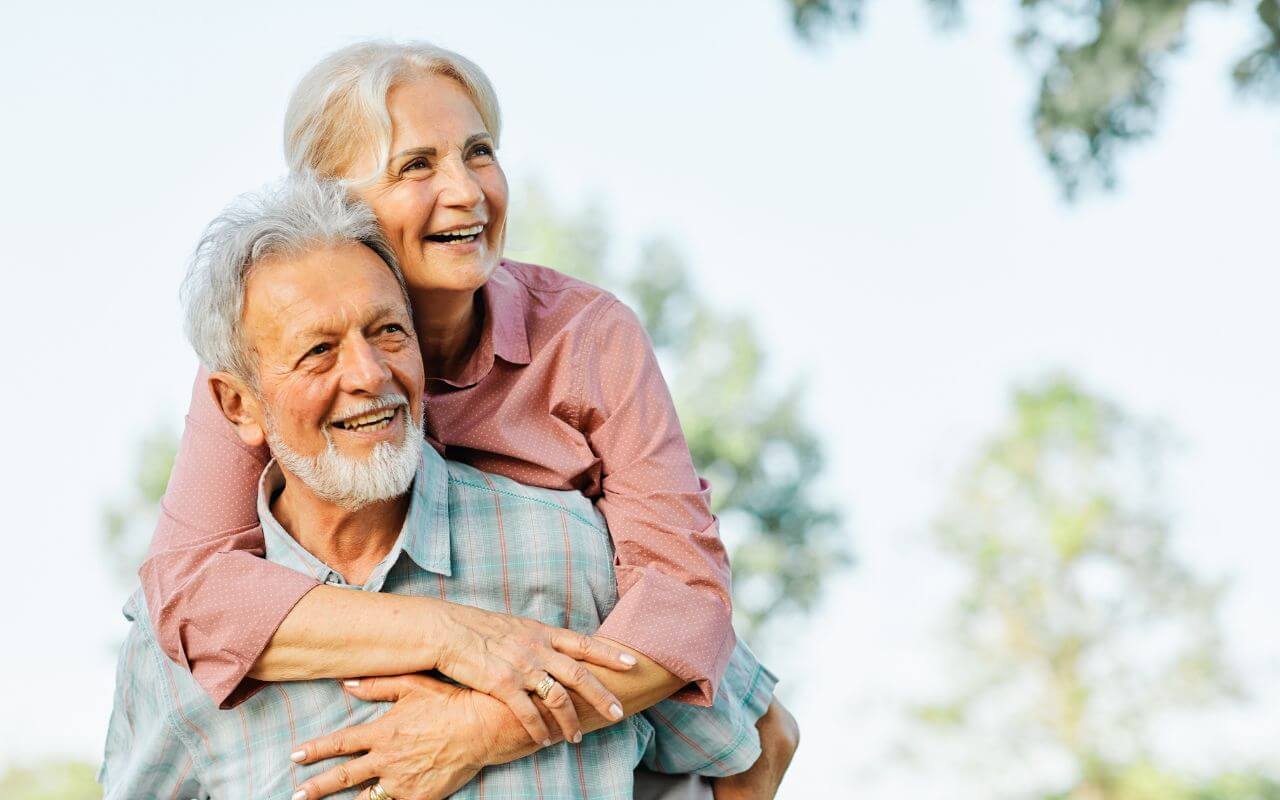 happy couple treated for glaucoma at DLV