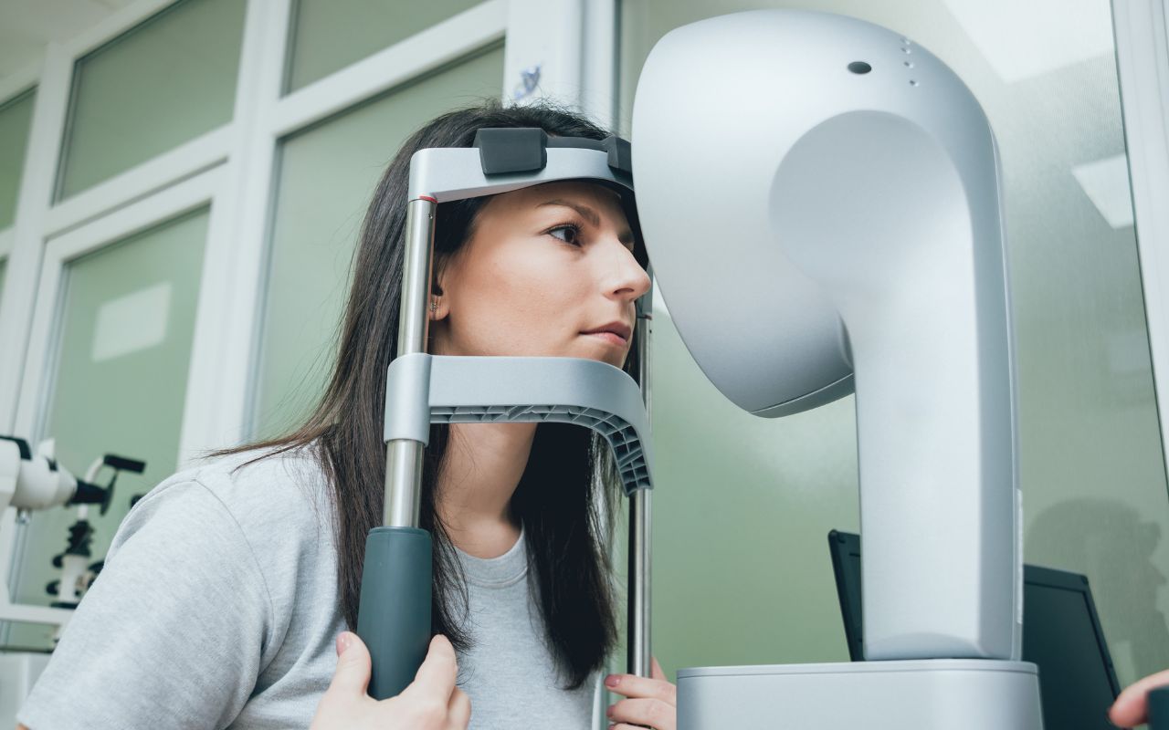 woman getting a topography scan