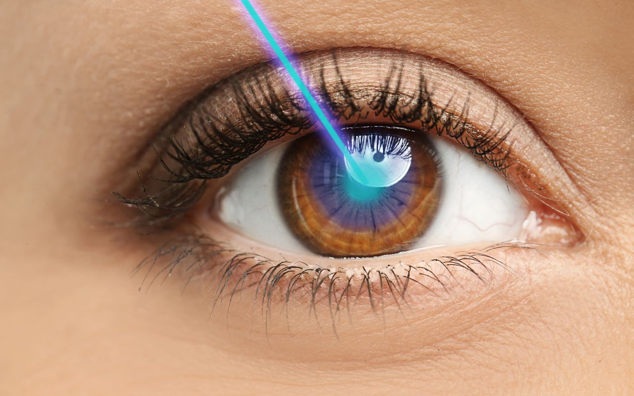 zoom in photo of an eye